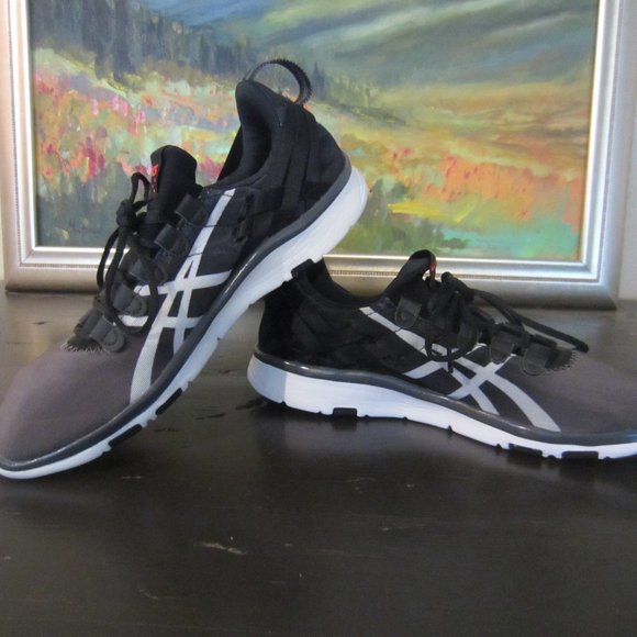 Asics Shoes - Asics Athletic Training Shoes size 8